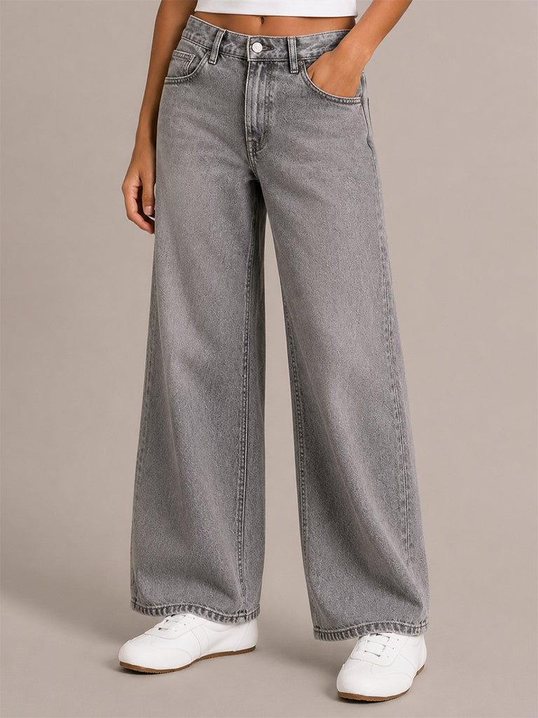 Straight-Leg Jeans