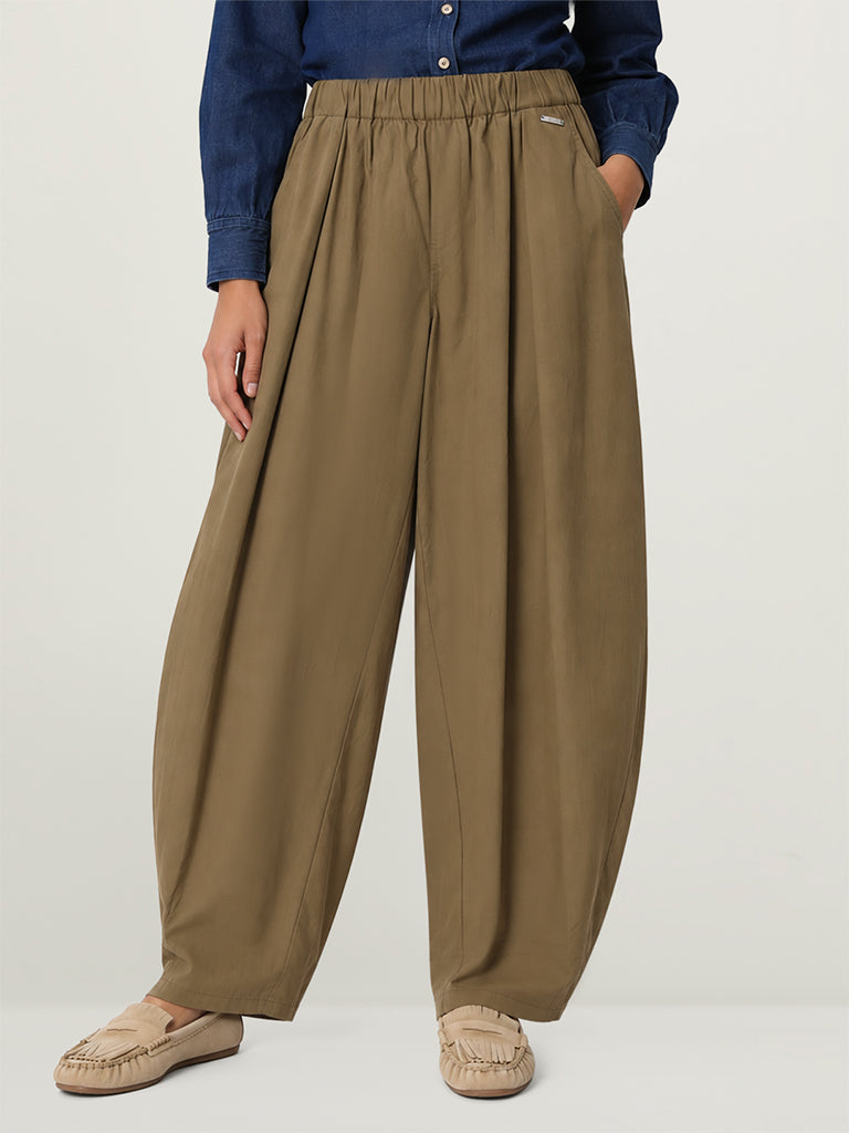 Barrel-Fit Trousers