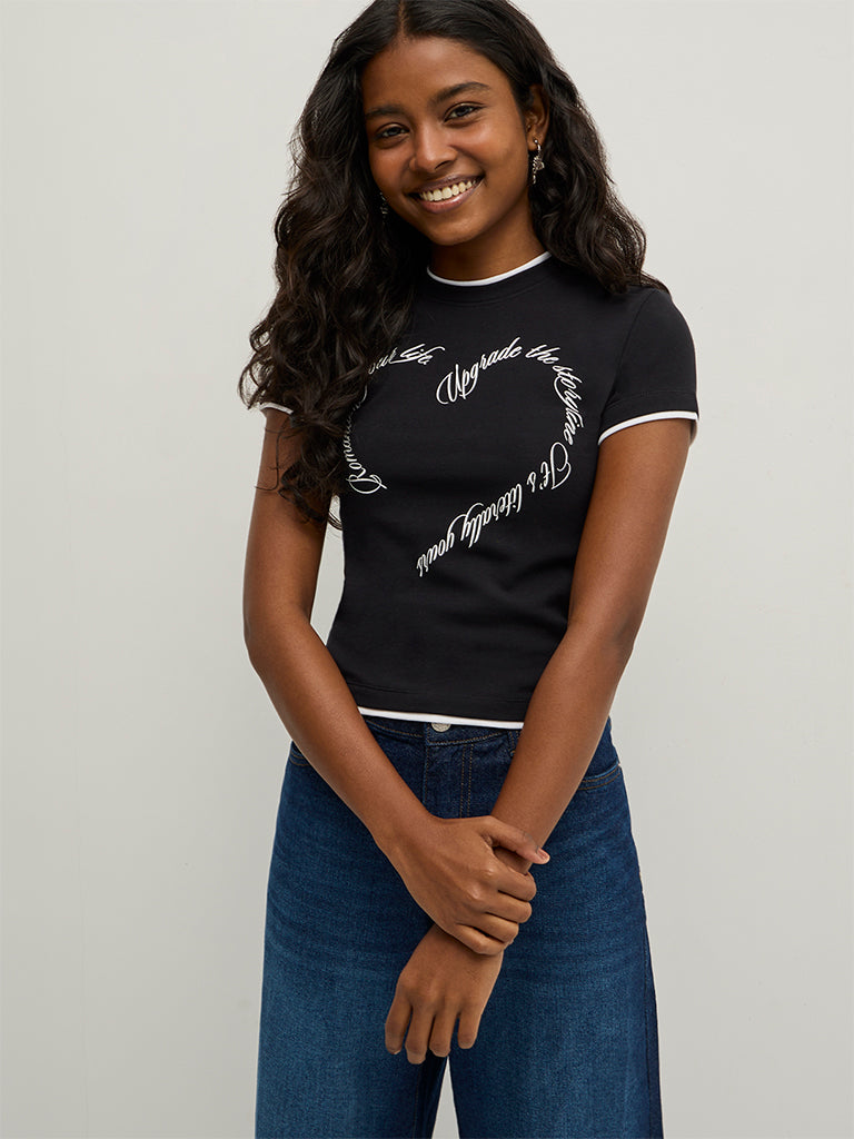 Fitted Graphic T-Shirt