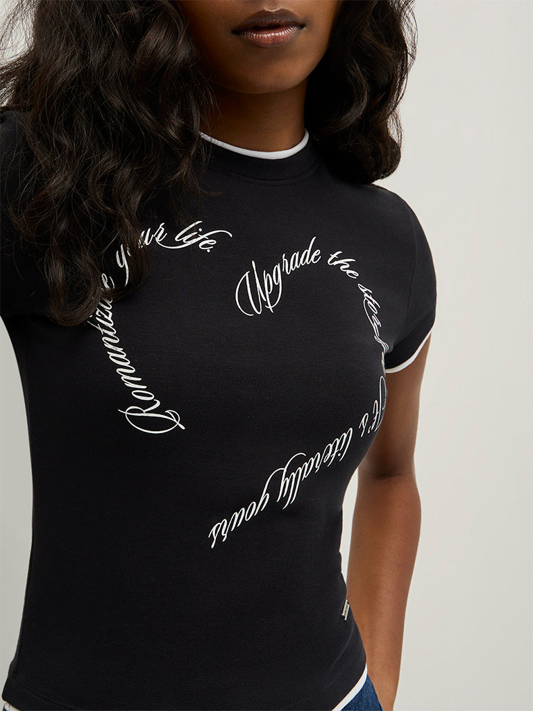 Fitted Graphic T-Shirt