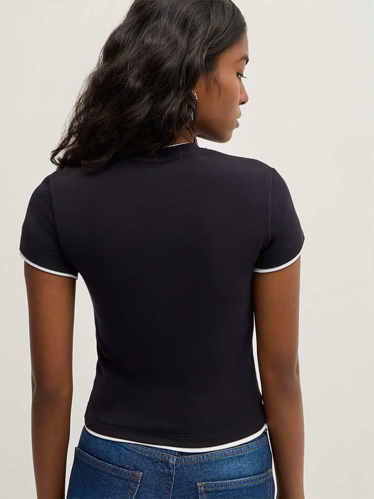 Fitted Graphic T-Shirt