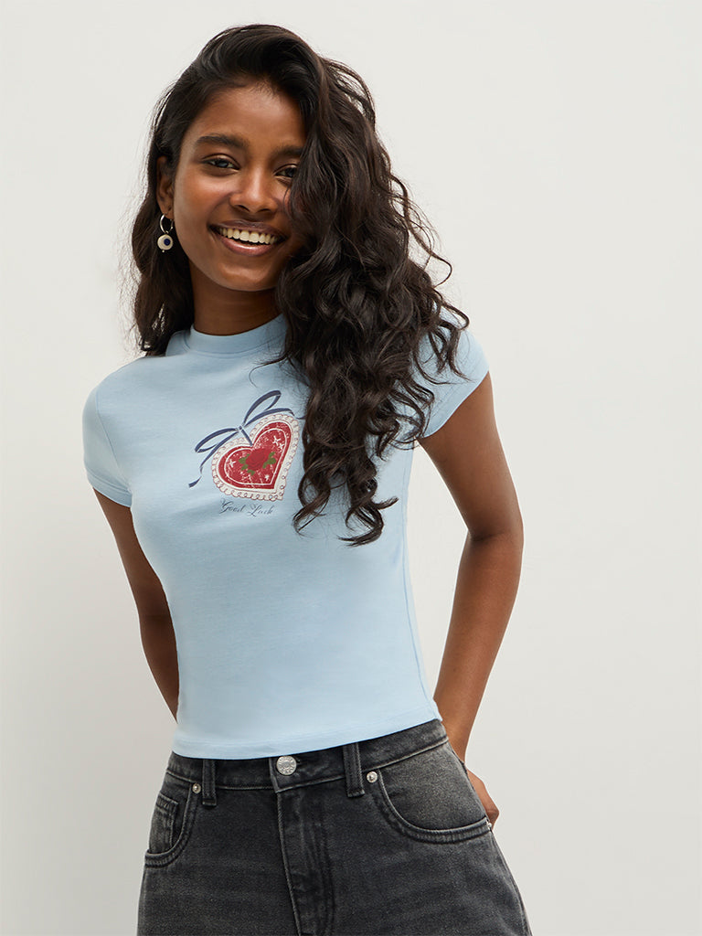 Fitted Graphic T-Shirt