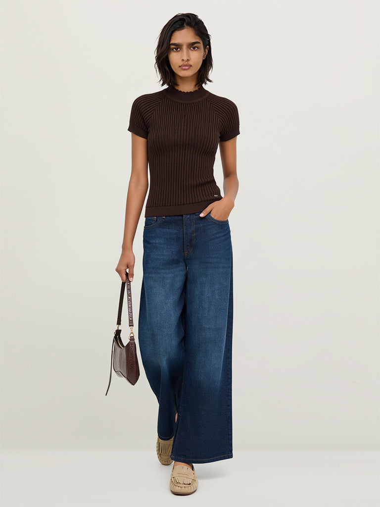 Fitted Ribbed-Textured Top