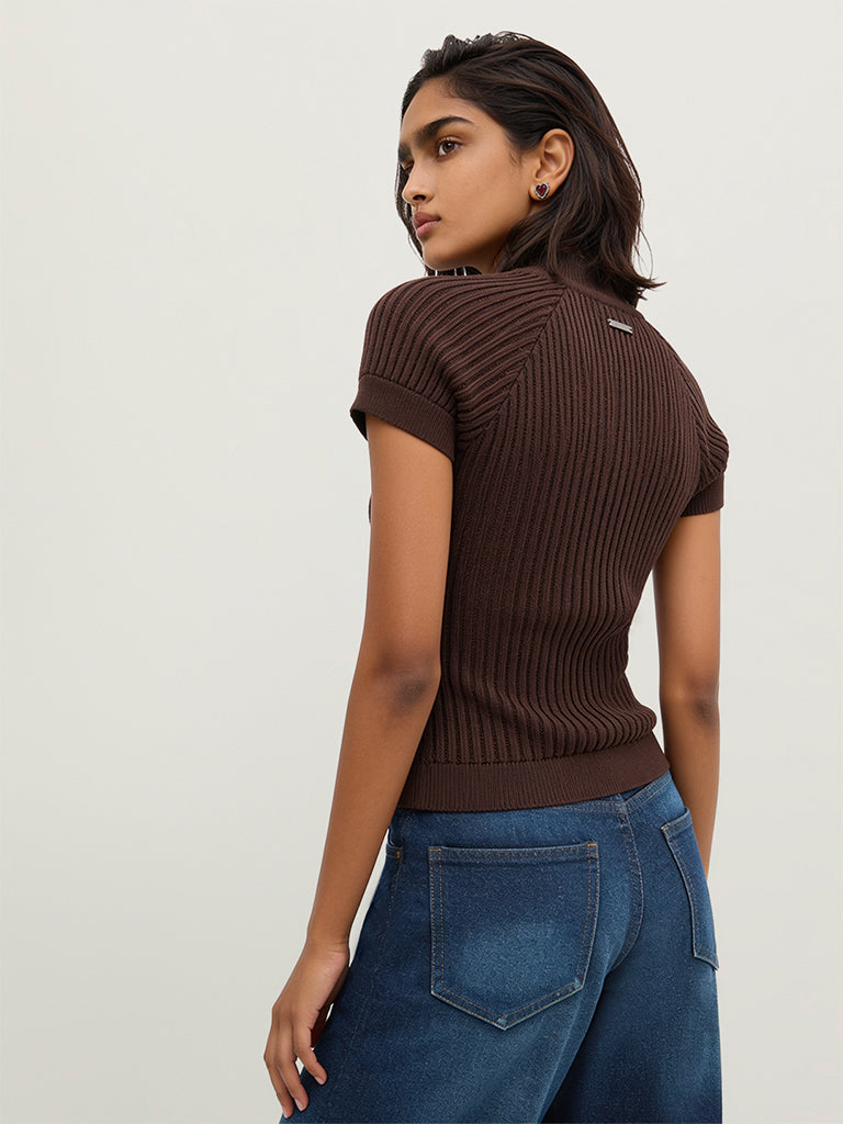 Fitted Ribbed-Textured Top