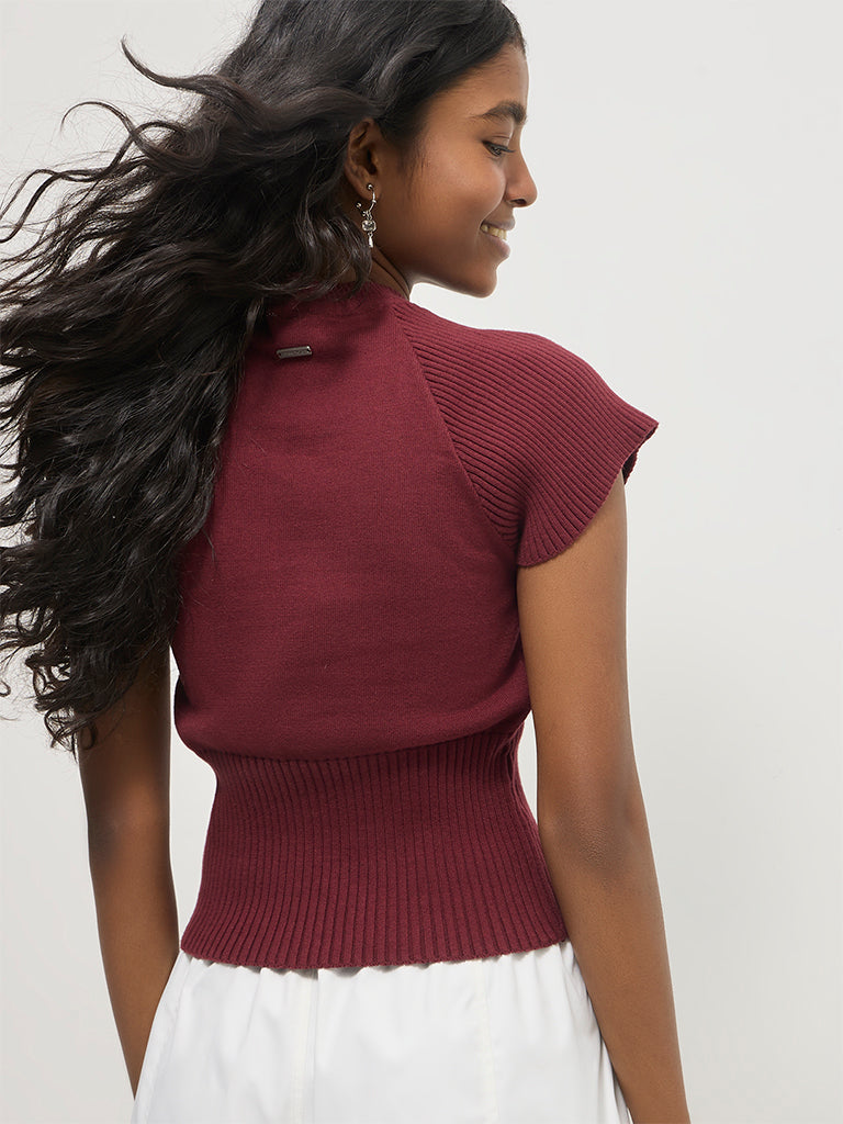 Fitted Ribbed-Textured Top